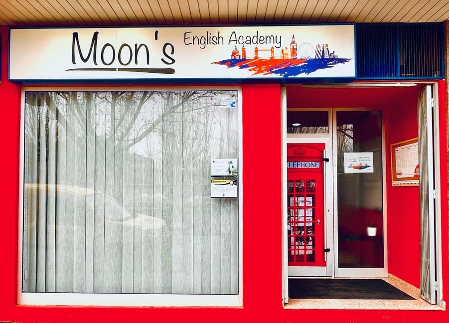 Interior de la academia Moon's English Academy en Calatayud, Zaragoza